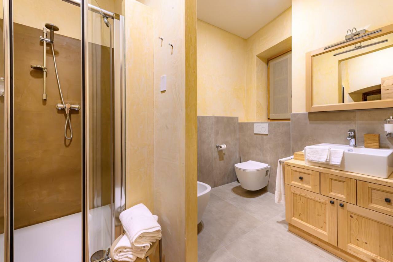 B&B Antica Residenza Centro Storico Tirano Exteriör bild